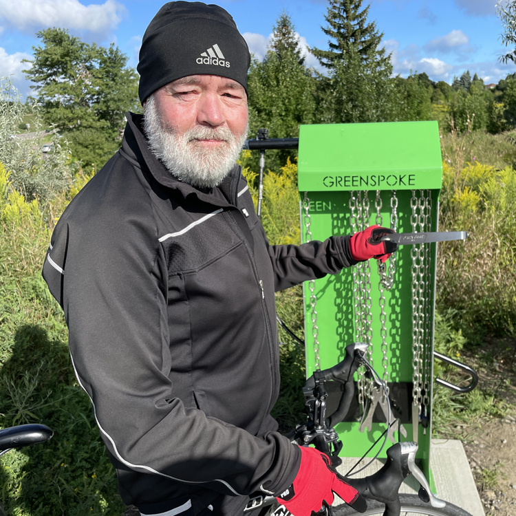 bike repair stand at Franceschini bridge